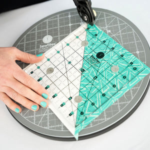 PRE-ORDER: Sew Magnetic 6.5" x 6.5" Ruler