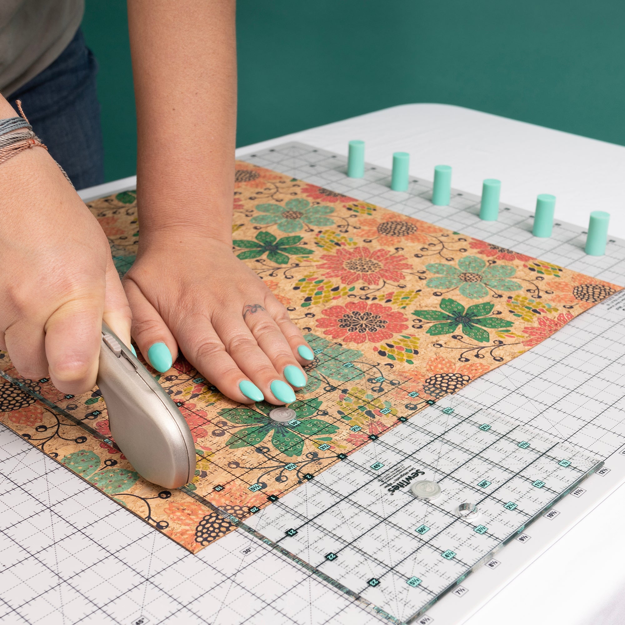 Benefits of Using Non-slip Ruler, Rotary Cutter and Cutting Mat for Sewing  Projects